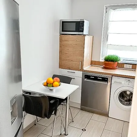 Moderne 3-zimmer-ferienwohnung Bei Frankfurt - Frisch Renoviert, Zentral Gelegen Und Perfekt Fuer Familien Und Business-trips