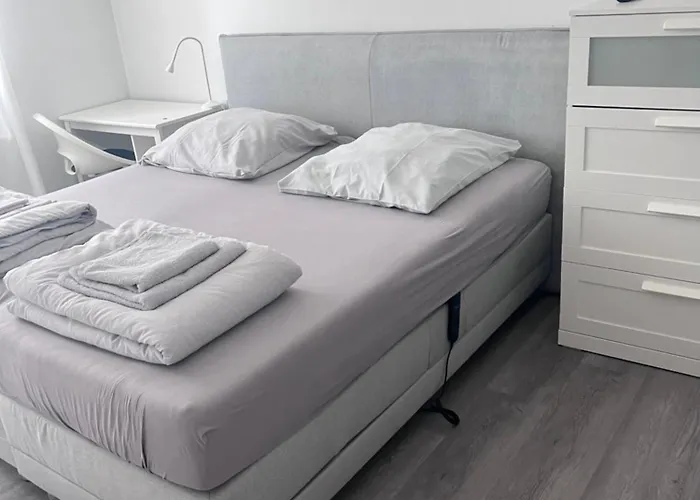 Moderne 3-zimmer-ferienwohnung Bei Frankfurt - Frisch Renoviert, Zentral Gelegen Und Perfekt Fuer Familien Und Business-trips * 埃格尔斯巴赫