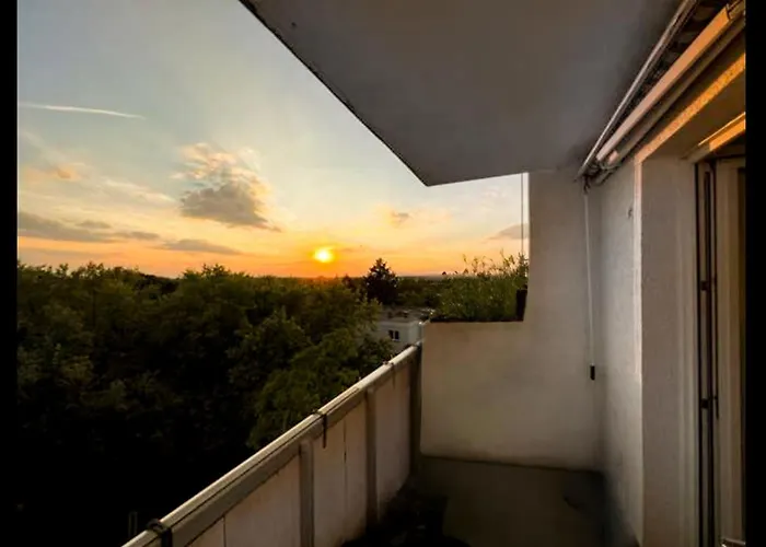 Moderne 3-zimmer-ferienwohnung Bei Frankfurt - Frisch Renoviert, Zentral Gelegen Und Perfekt Fuer Familien Und Business-trips 公寓 *