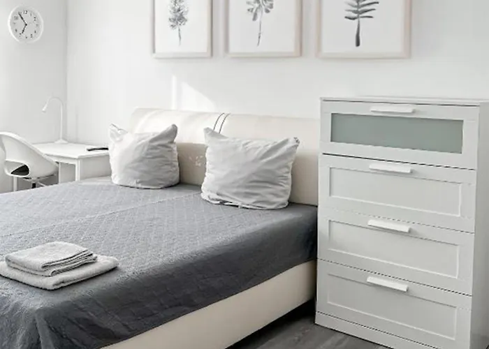 Moderne 3-zimmer-ferienwohnung Bei Frankfurt - Frisch Renoviert, Zentral Gelegen Und Perfekt Fuer Familien Und Business-trips *