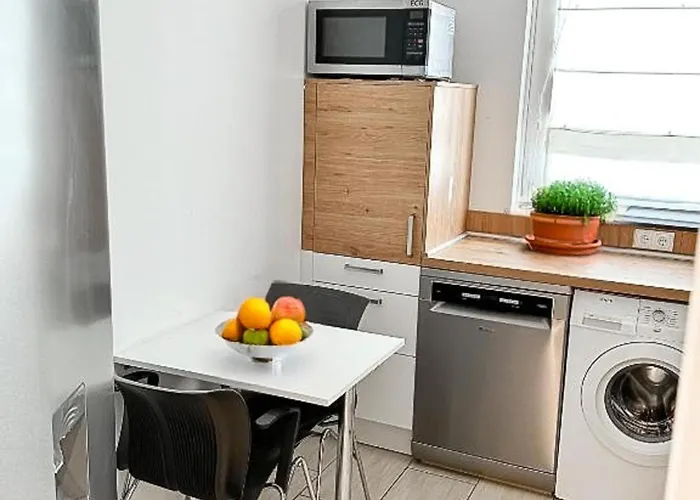 Moderne 3-zimmer-ferienwohnung Bei Frankfurt - Frisch Renoviert, Zentral Gelegen Und Perfekt Fuer Familien Und Business-trips